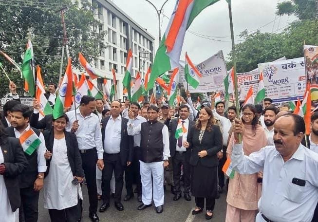 स्वतंत्रता दिवस की पूर्व संध्या पर देहरादून में निकली भव्य तिरंगा यात्रा 5 1786719909 466 स्वतंत्रता दिवस की पूर्व संध्या पर देहरादून में निकली भव्य