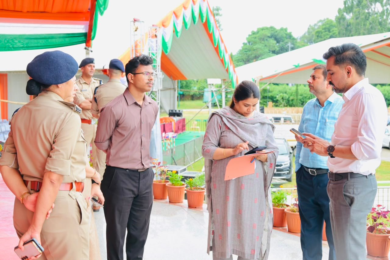 1786720090 139 देहरादून के परेड ग्राउंड में 80वें स्वतंत्रता दिवस की तैयारियां