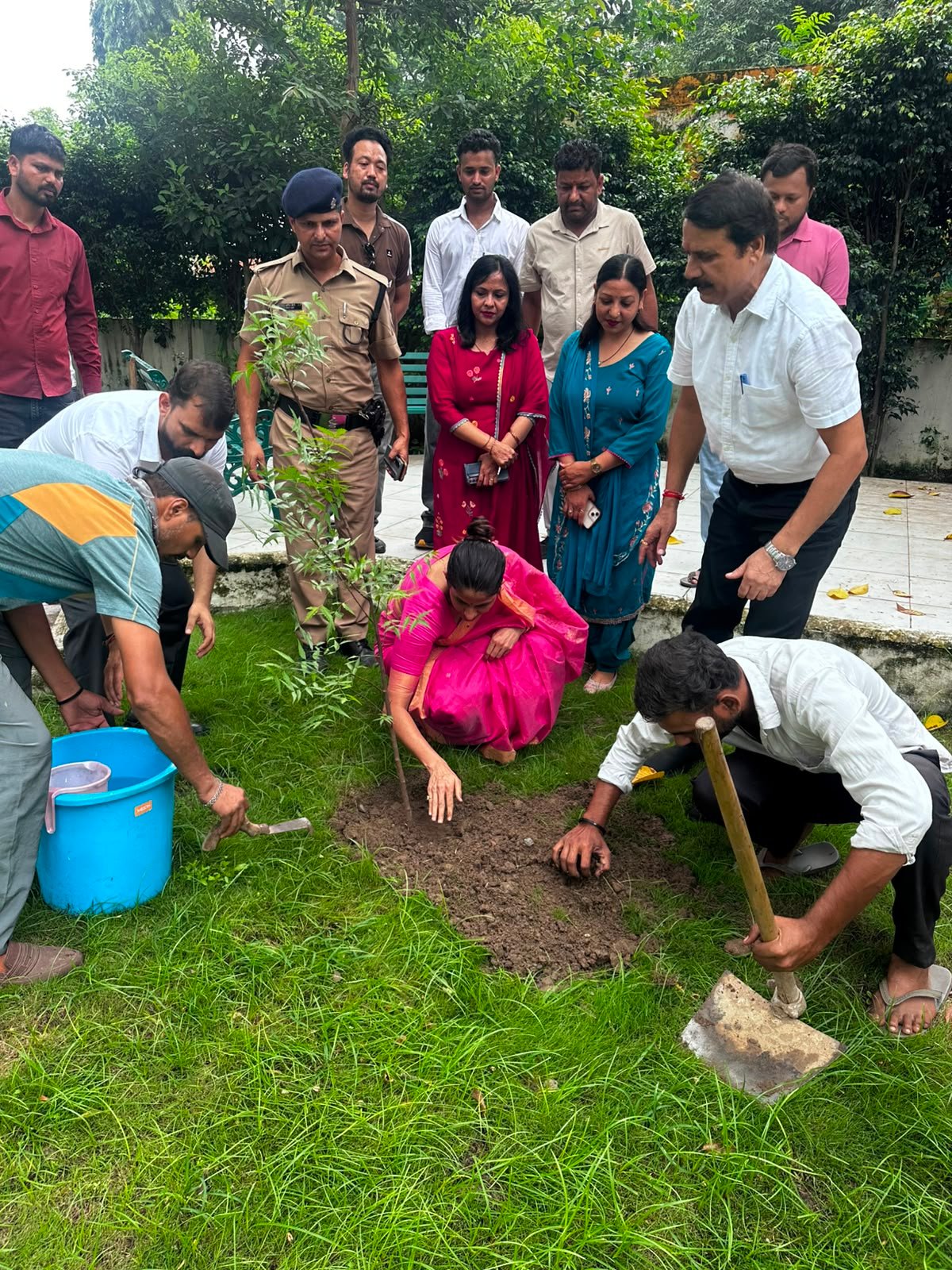 1786774562 907 कुंभ मेला कार्यालय में स्वतंत्रता दिवस हर्षोल्लास के साथ मनाया