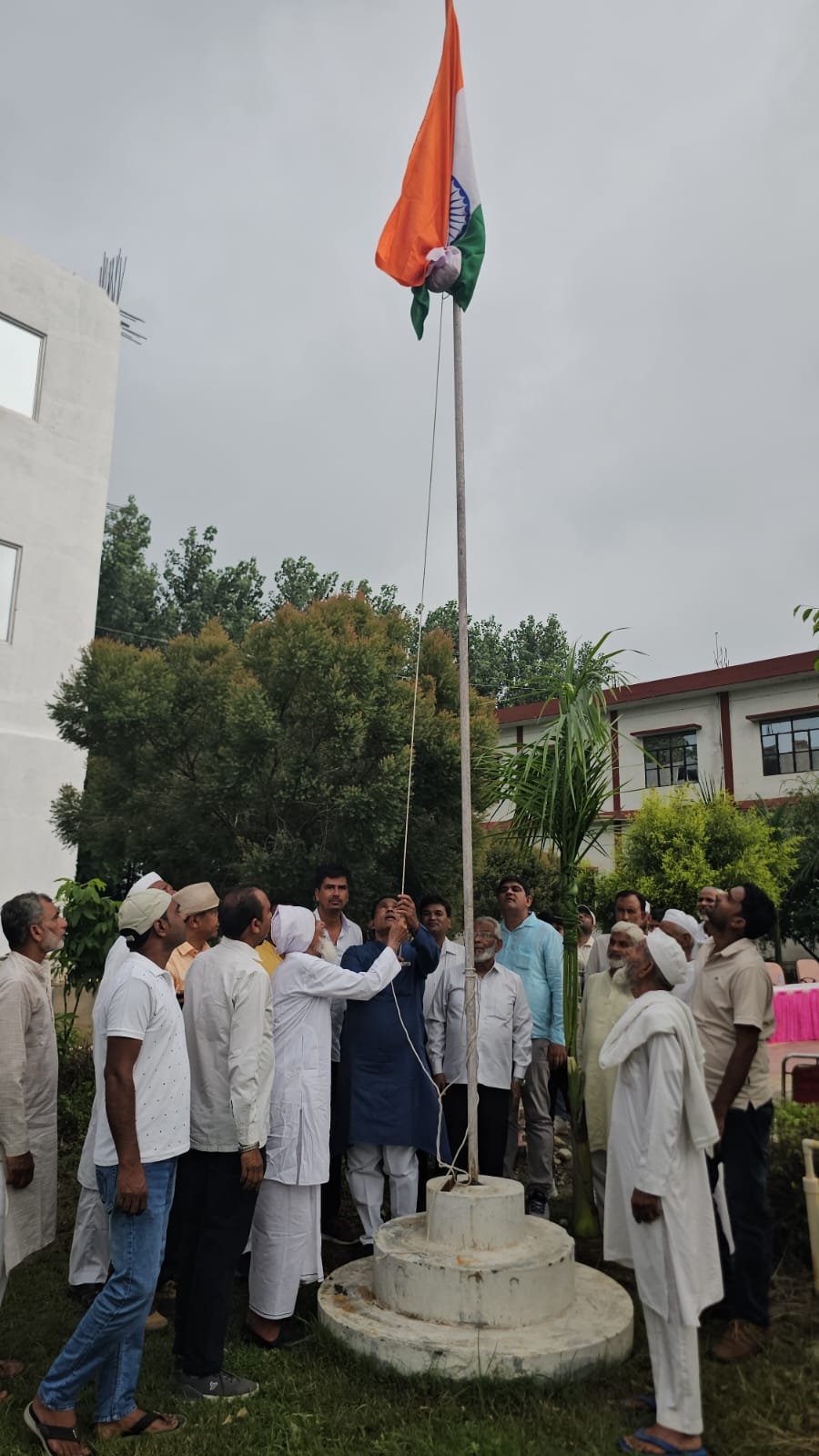 1786803105_509_80वें-स्वतंत्रता-दिवस-के-अवसर-पर-ध्वजारोहण-कार्यक्रम-में-प्रतिभाग.jpg
