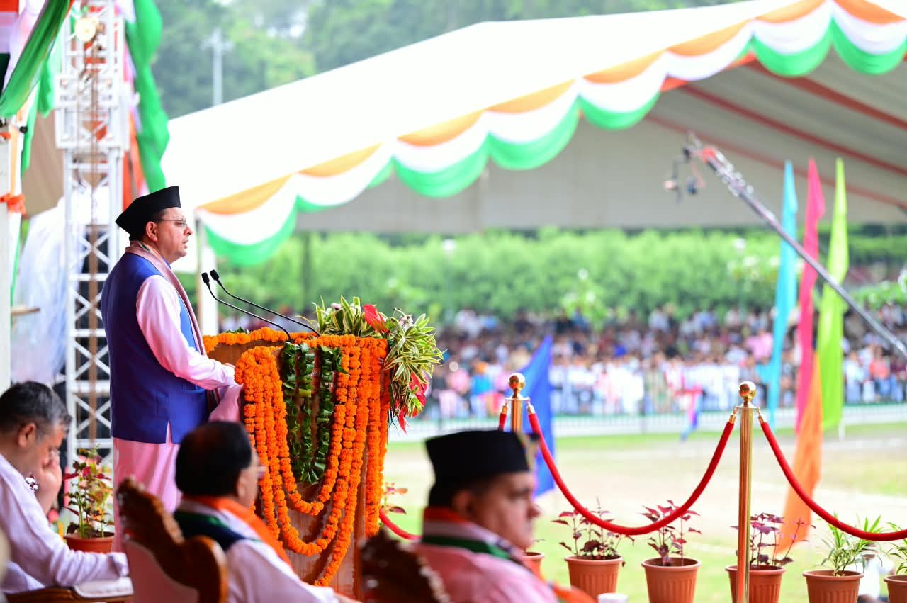 1786804947 264 स्वतंत्रता दिवस पर मुख्यमंत्री श्री पुष्कर सिंह धामी ने परेड