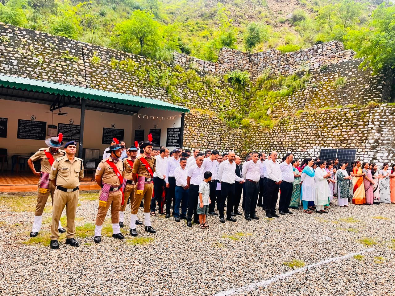 जिला विधिक सेवा प्राधिकरण, रुद्रप्रयाग में गरिमापूर्ण एवं उत्साहपूर्ण वातावरण में मनाया गया 80वाँ स्वतंत्रता दिवस 7 1786811054 988 जिला विधिक सेवा प्राधिकरण रुद्रप्रयाग में गरिमापूर्ण एवं उत्साहपूर्ण वातावरण