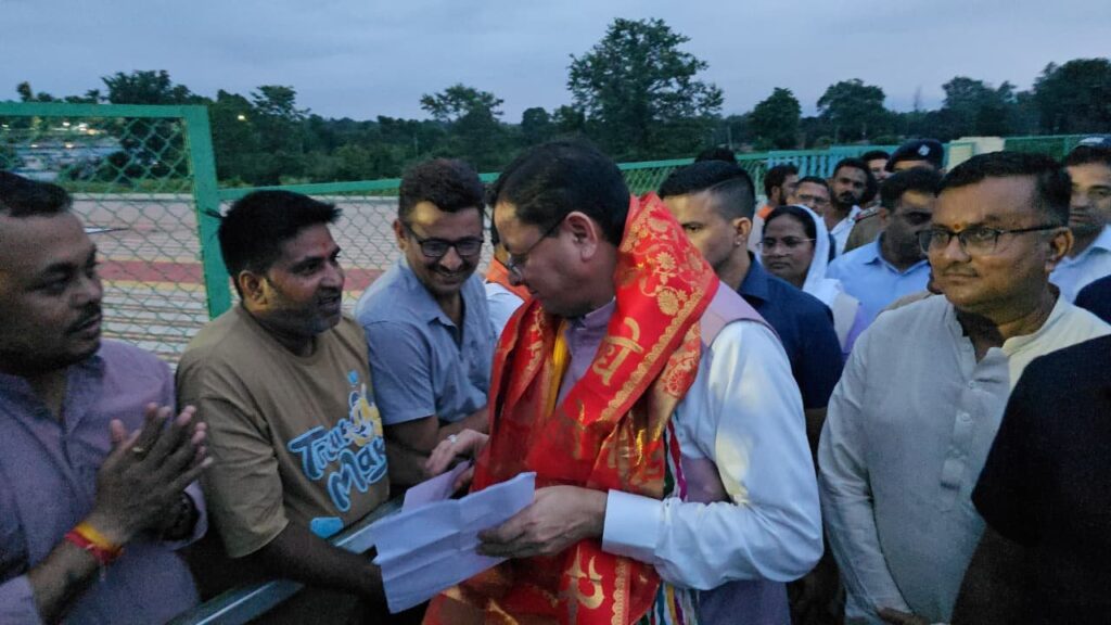 1786895367_310_मुख्यमंत्री-पुष्कर-सिंह-धामी-ने-सुनीं-जनसमस्याएं-अधिकारियों-को-त्वरित.jpeg