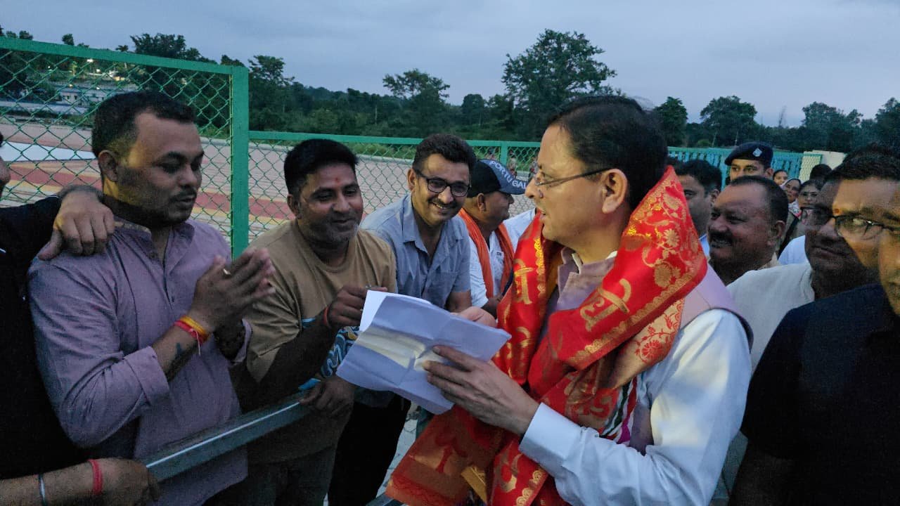 1786895398 547 मुख्यमंत्री पुष्कर सिंह धामी ने सुनीं जनसमस्याएं अधिकारियों को त्वरित