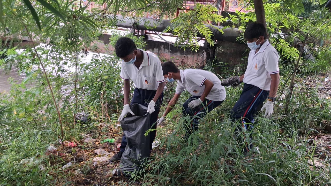 1786965393 56 जिलाधिकारी मयूर दीक्षित के निर्देशन में जनपद में निरंतर चलाया
