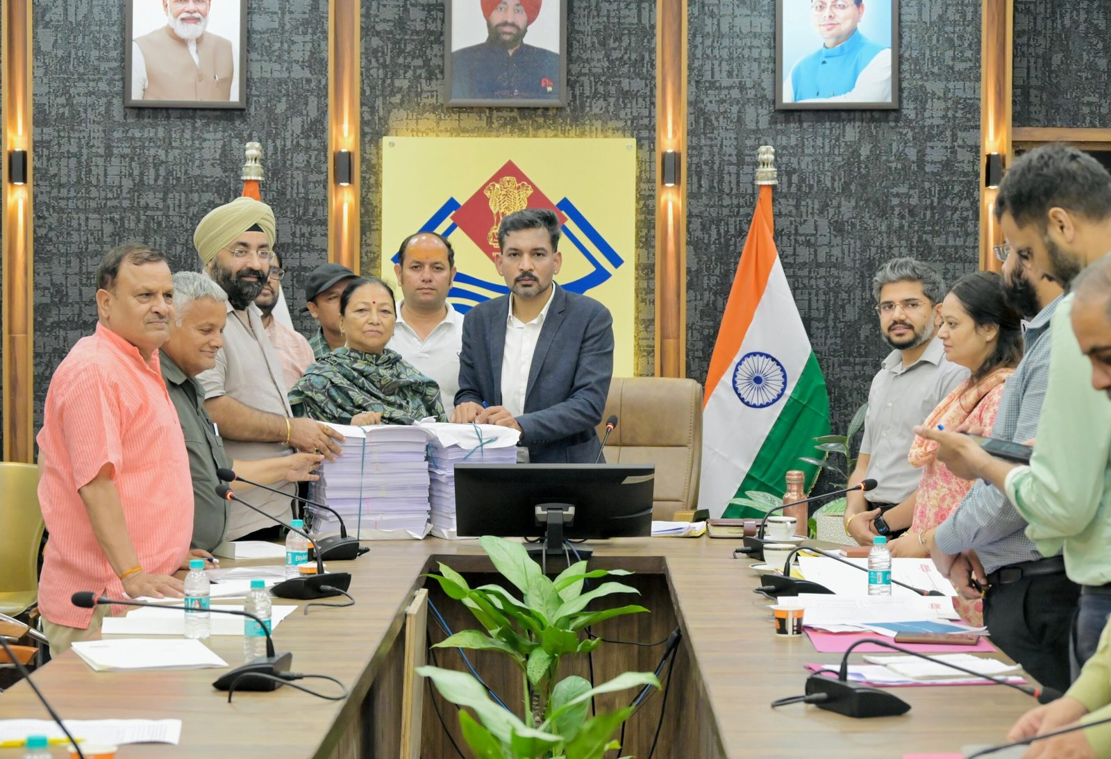 1786980557 807 मतदाता पुनरीक्षण को लेकर राजनीतिक दलों के साथ डीएम की