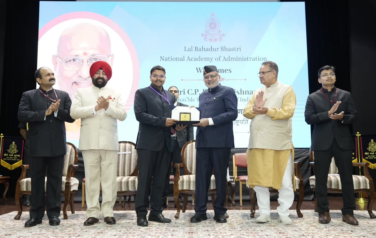उपराष्ट्रपति ने LBSNAA, मसूरी में 2024 बैच के आईएएस प्रशिक्षु अधिकारियों को संबोधित किया 4 1787236999 549 उपराष्ट्रपति ने LBSNAA मसूरी में 2024 बैच के आईएएस प्रशिक्षु