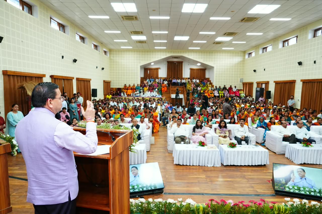 1787311464 601 मुख्यमंत्री धामी बोले सरकार महिला युवा और ग्रामीण उद्यमियों को