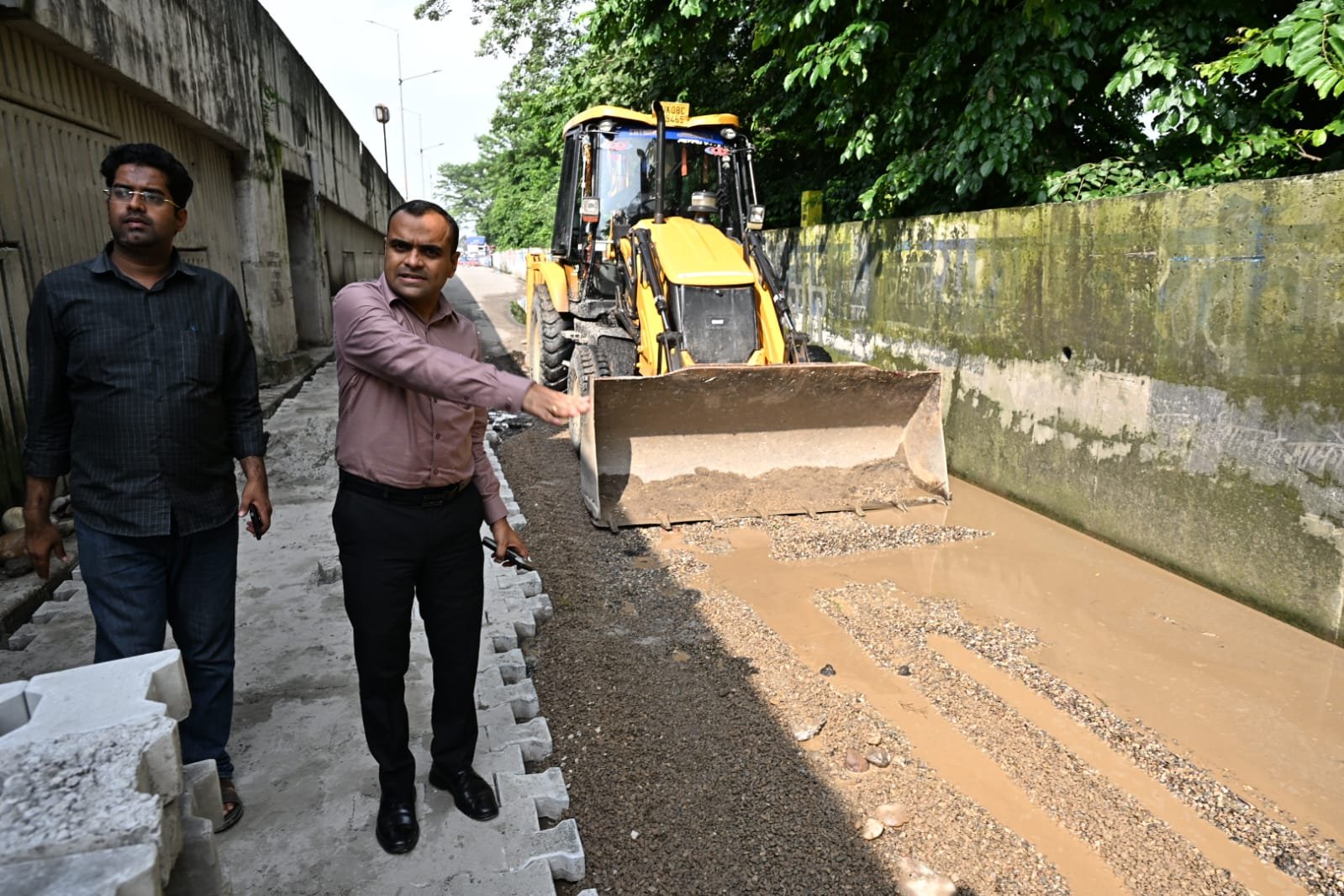 1787321999 482 क्षतिग्रस्त सड़कों को गड्ढामुक्त करने के लिए त्वरित गति से