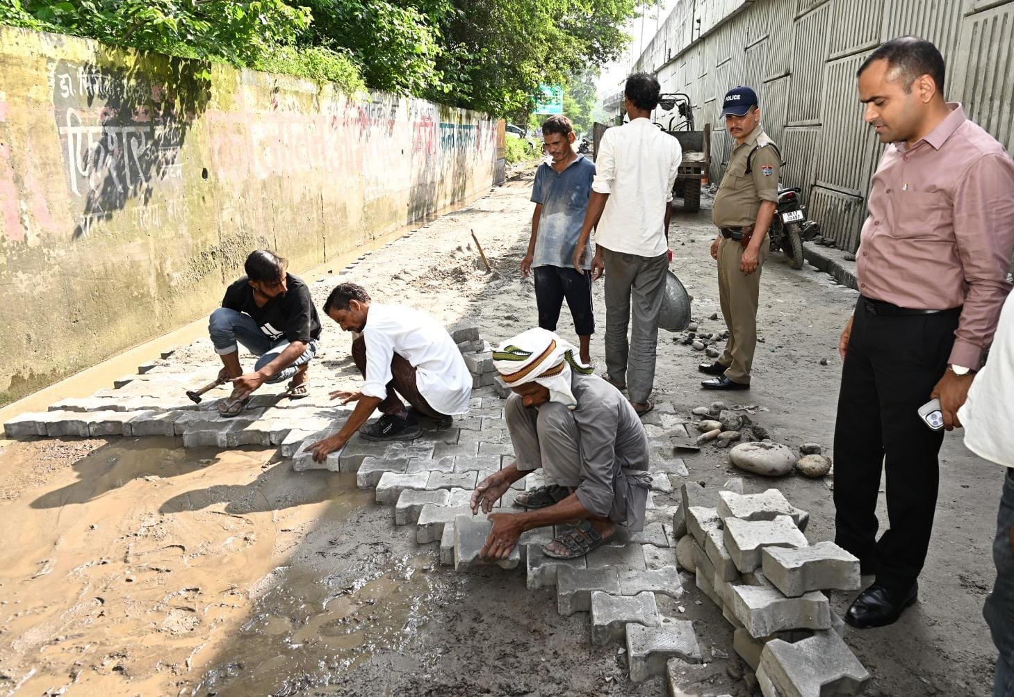 1787321999 784 क्षतिग्रस्त सड़कों को गड्ढामुक्त करने के लिए त्वरित गति से
