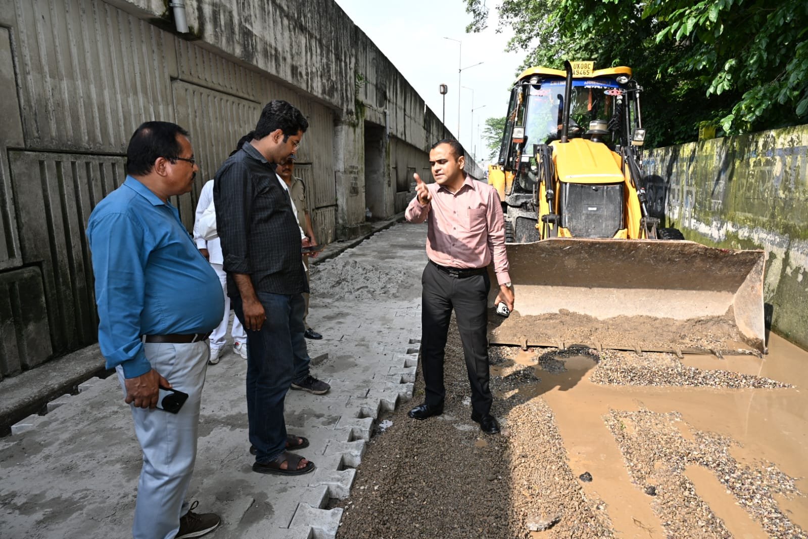 1787322000 205 क्षतिग्रस्त सड़कों को गड्ढामुक्त करने के लिए त्वरित गति से