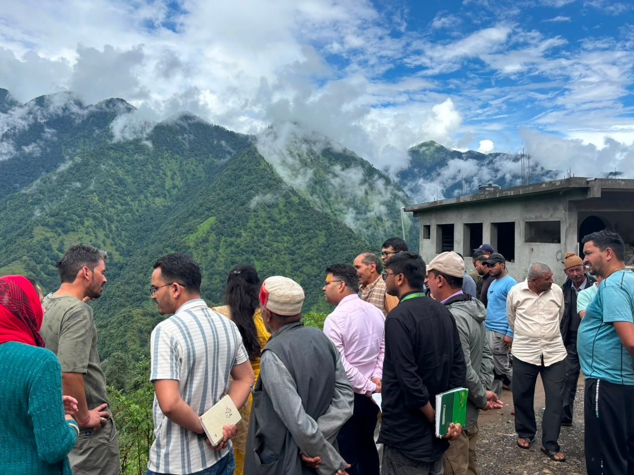 1787322435 388 त्रियुगीनारायण क्षेत्र के विकास को लेकर जिलाधिकारी ने किया स्थलीय