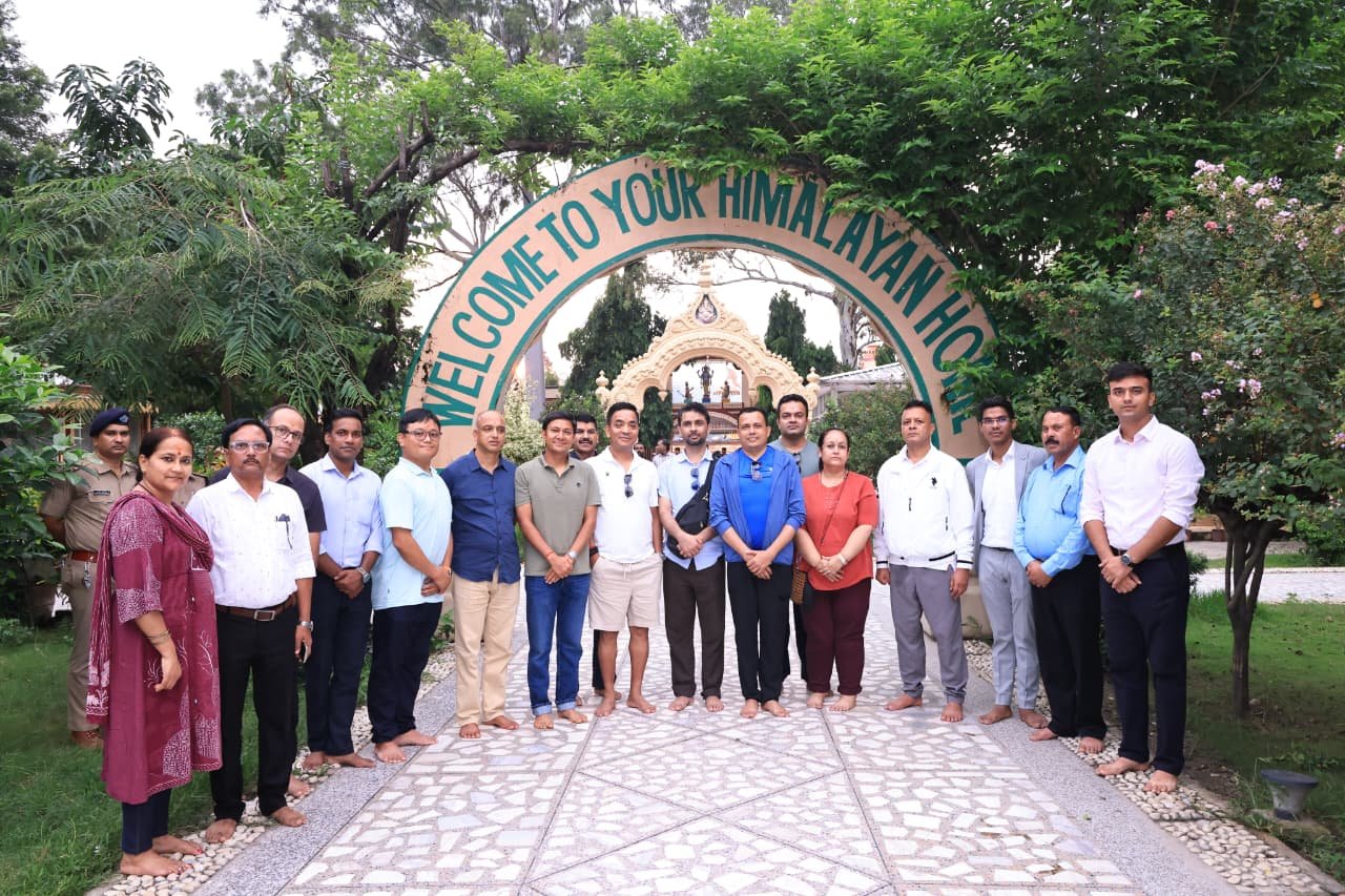 नेपाल से धार्मिक यात्रा पर आए प्रतिनिधिमंडल ने परमार्थ निकेतन, दिव्य गंगा आरती में सहभाग 7 1787331683 517 नेपाल से धार्मिक यात्रा पर आए प्रतिनिधिमंडल ने परमार्थ निकेतन