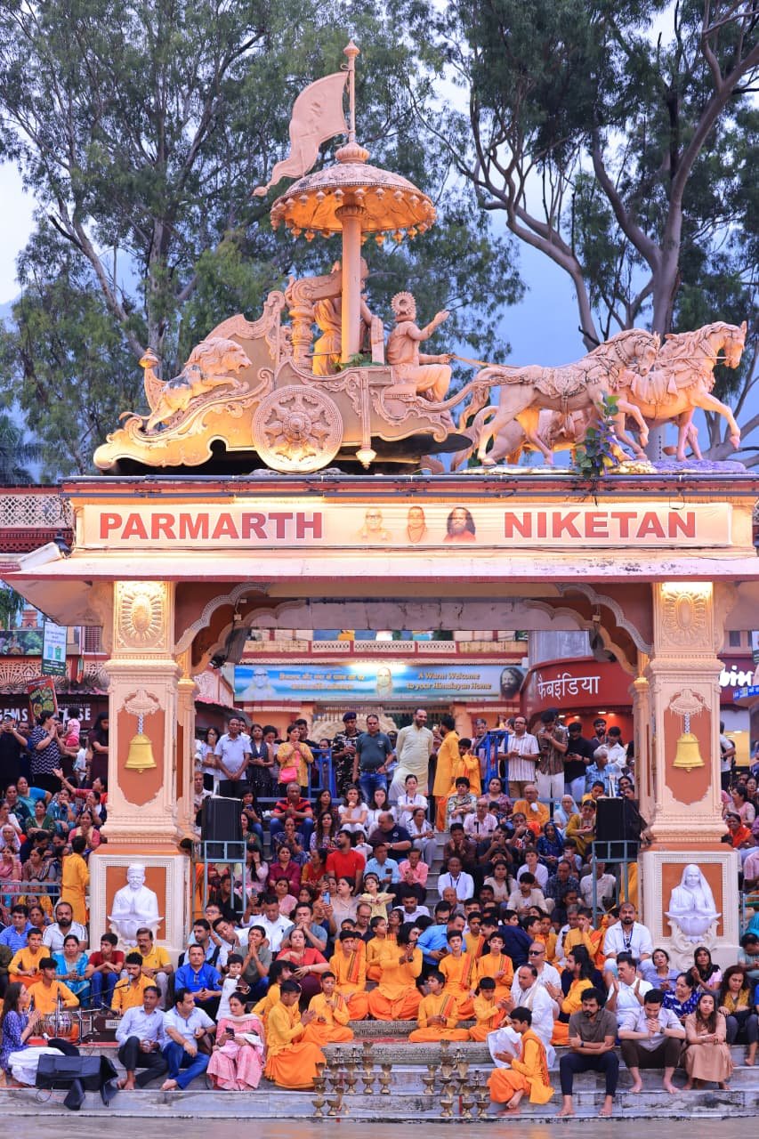 1787331683 649 नेपाल से धार्मिक यात्रा पर आए प्रतिनिधिमंडल ने परमार्थ निकेतन