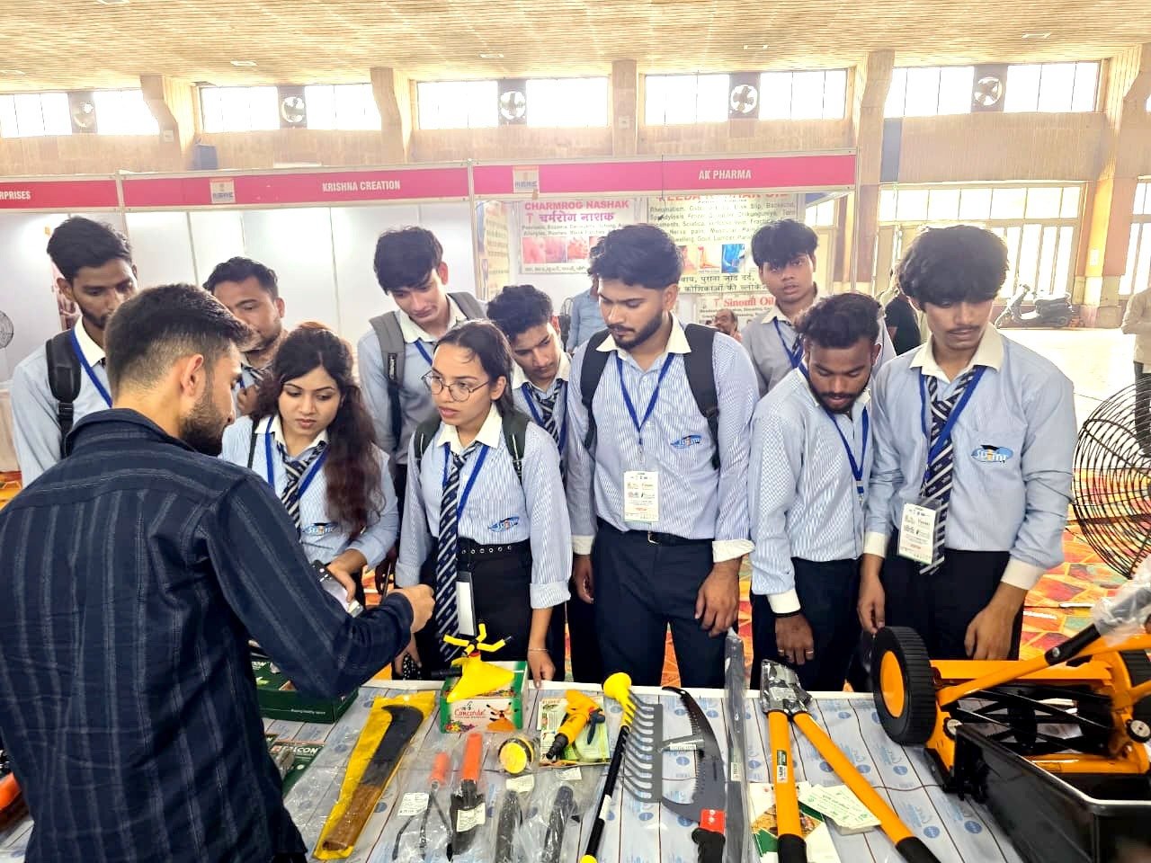 1787488480 642 स्वामी दर्शानंद इंस्टिट्यूट ऑफ मैनेजमेंट एंड टेक्नोलॉजी के छात्र –