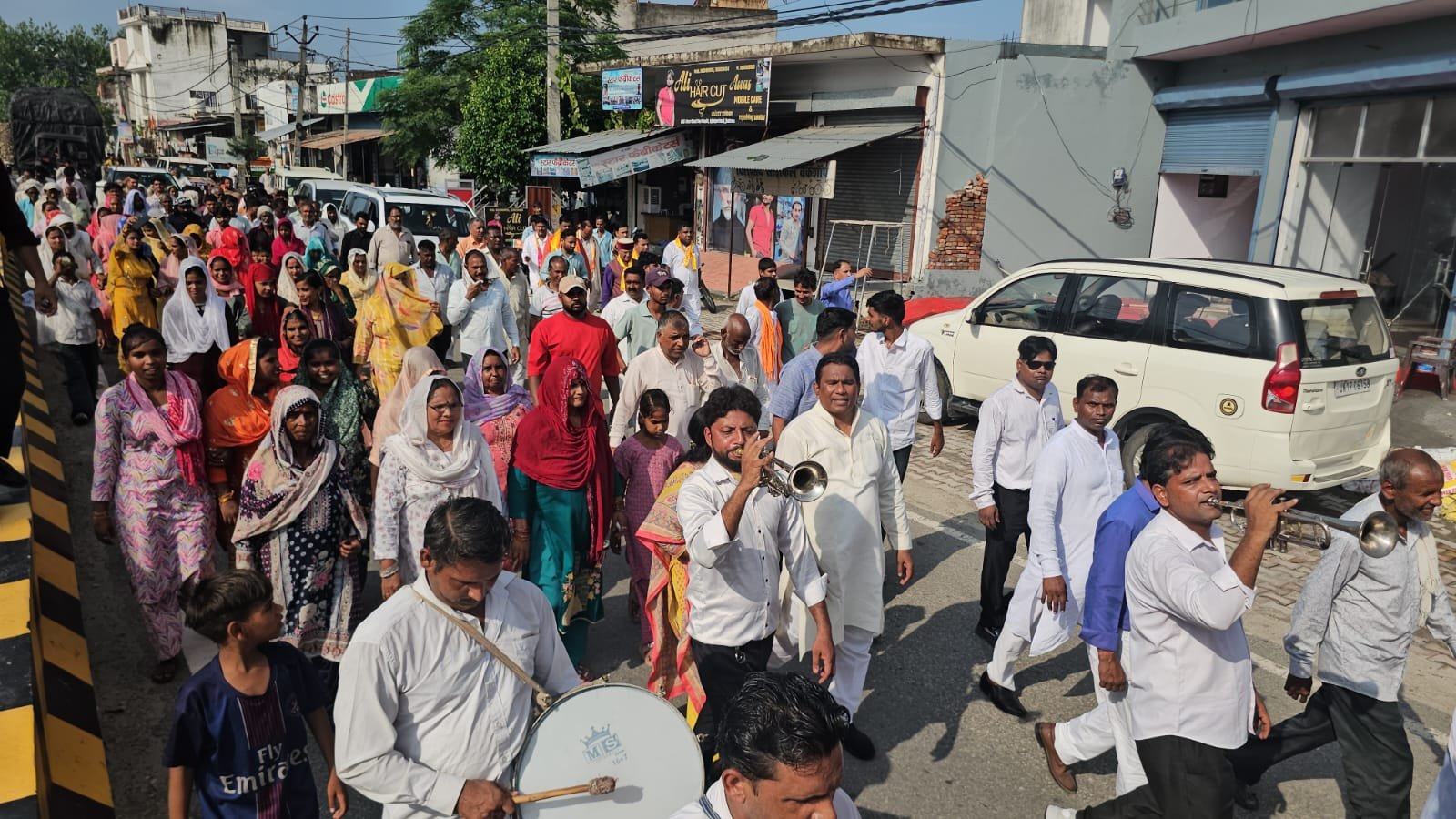 संत शिरोमणि गुरु रविदास जी की 650वीं जयंती पर झबरेड़ा में भव्य कलश यात्रा एवं समारोह आयोजित 3 1787499263 344 संत शिरोमणि गुरु रविदास जी की 650वीं जयंती पर झबरेड़ा