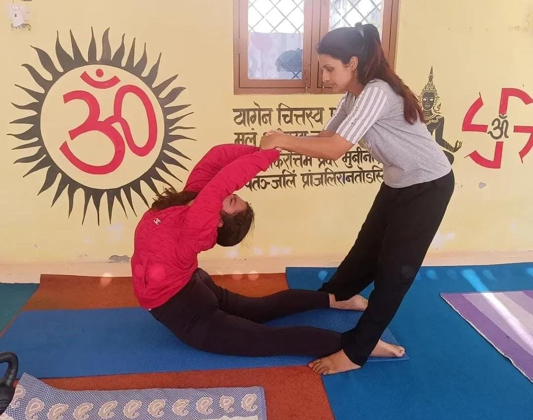 1787500024 788 ‎समूह से मिली ताकत योग से मिली पहचान—सुमन चमोली ने