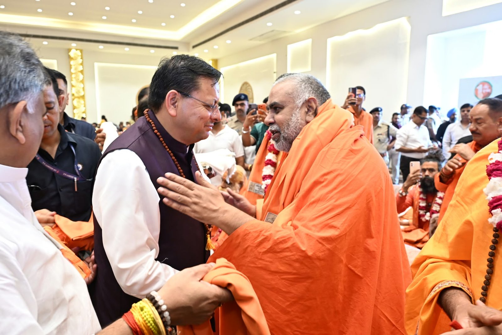 1787501710 14 हरिद्वार में संत समागम में ‘एक राष्ट्र एक चुनाव पर संवाद