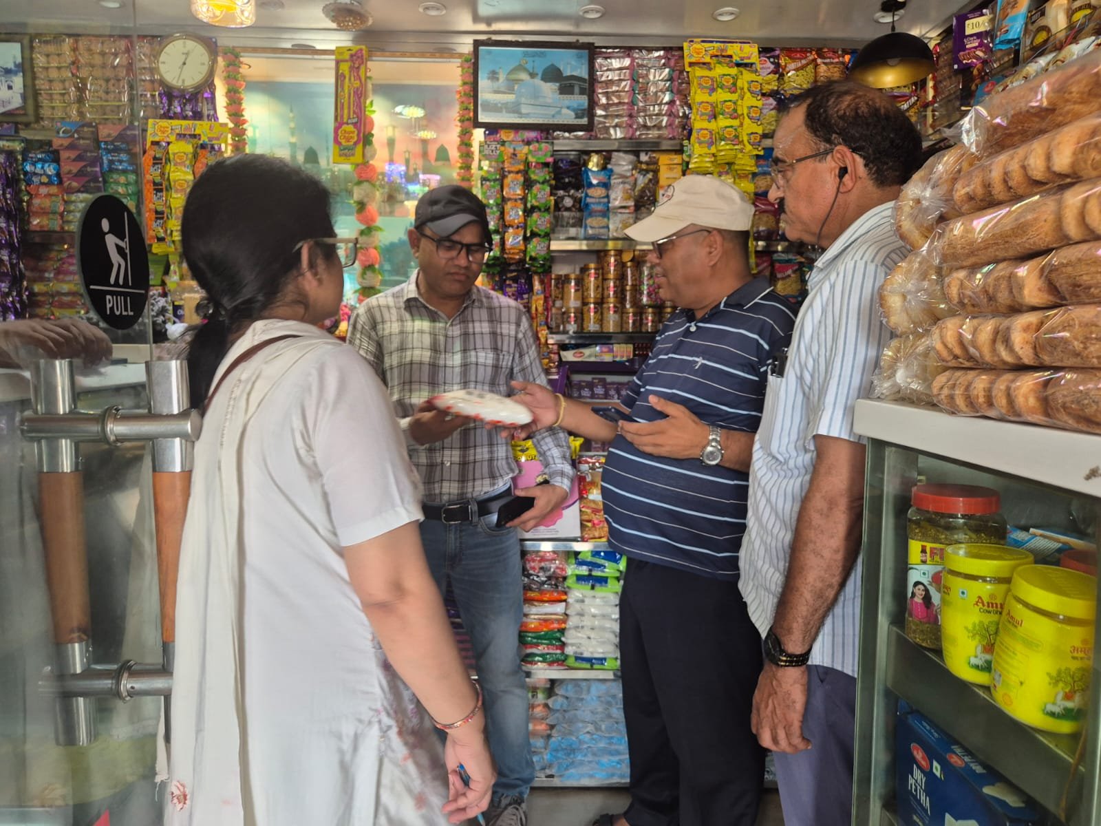 1787581284 136 जिलाधिकारी के निर्देश पर खाद्य सुरक्षा विभाग की बड़ी कार्रवाई