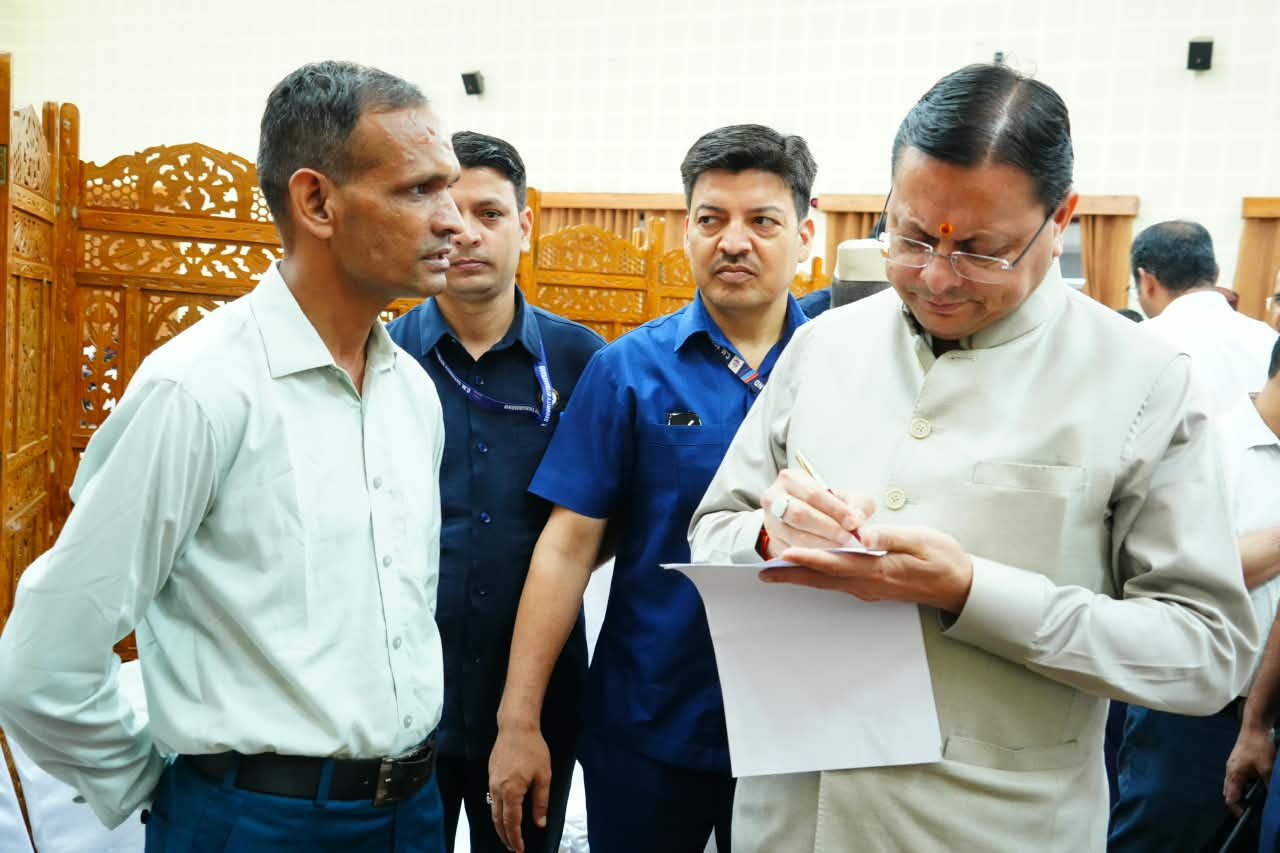 1787584763 167 मुख्यमंत्री ने मुख्य सेवक सदन में सुनी जनसमस्याएं