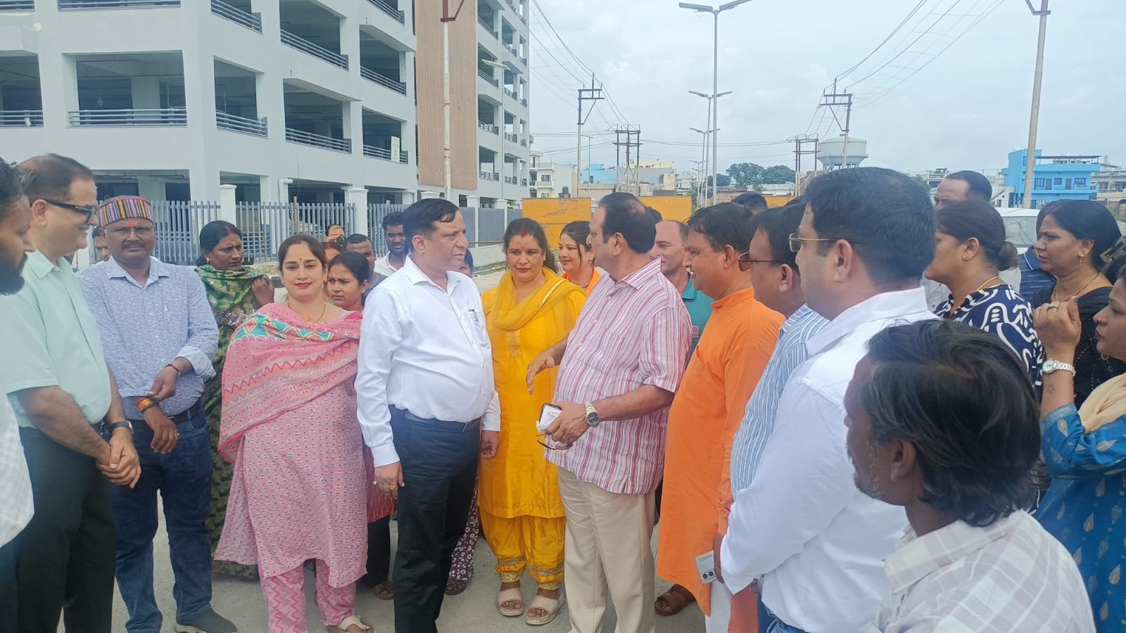 1787588146 859 आढ़त बाजार के विकास कार्यों का विधायक विनोद चमोली और