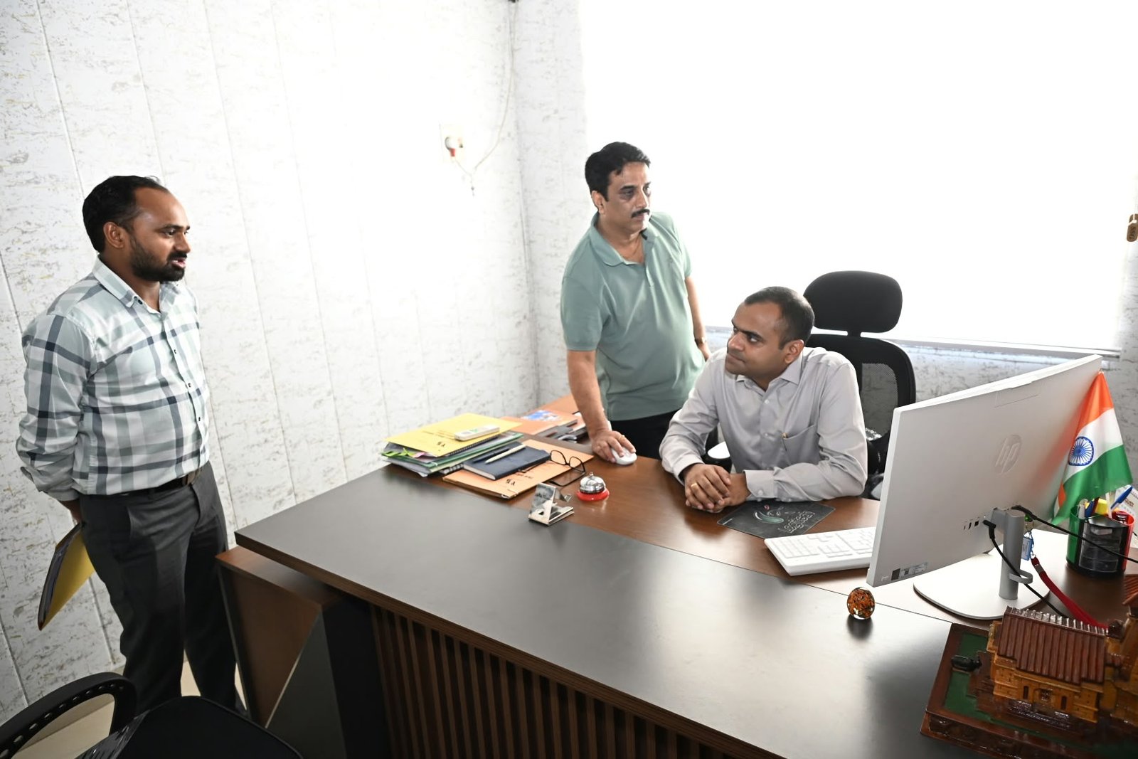 1787659508 473 जिलाधिकारी ने जिला पर्यटन कार्यालय का किया औचक निरीक्षण पर्यटन