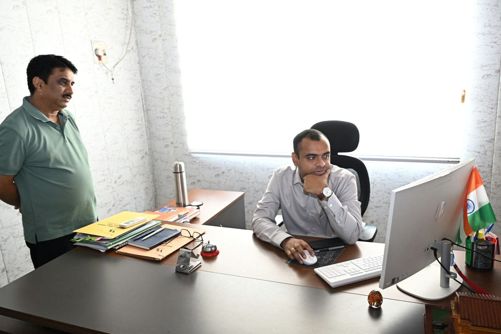 1787659509 244 जिलाधिकारी ने जिला पर्यटन कार्यालय का किया औचक निरीक्षण पर्यटन