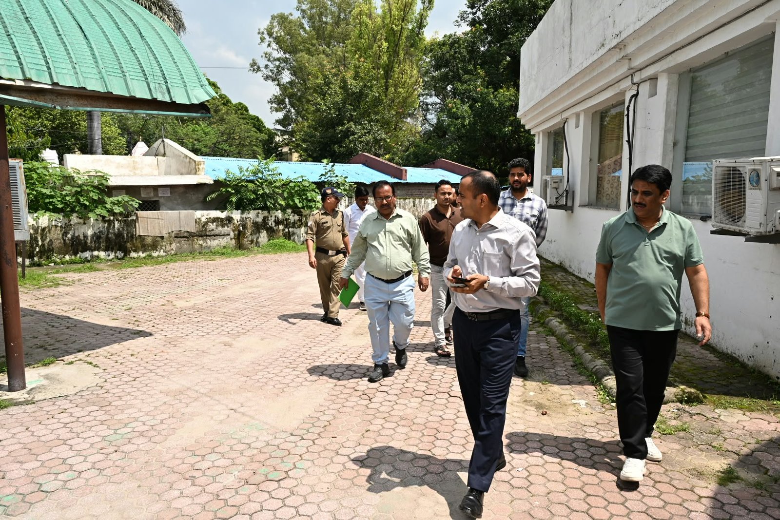 1787659509 794 जिलाधिकारी ने जिला पर्यटन कार्यालय का किया औचक निरीक्षण पर्यटन