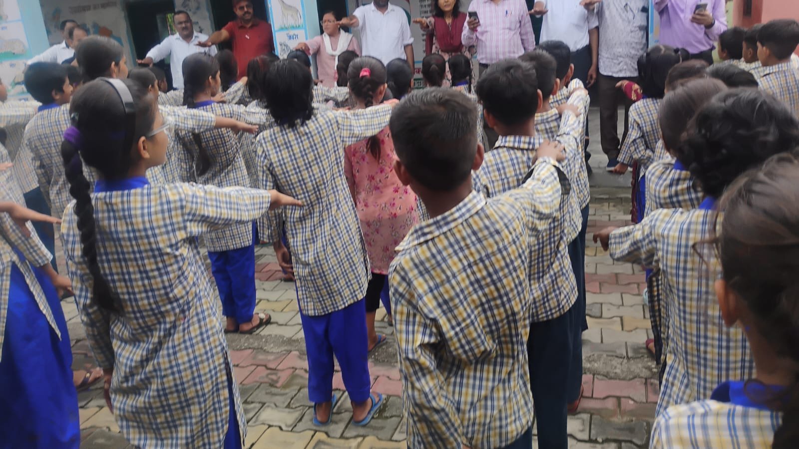 1787666837 778 ठोस अपशिष्ट प्रबंधन में महिलाओं की भागीदारी से मॉडल ग्राम