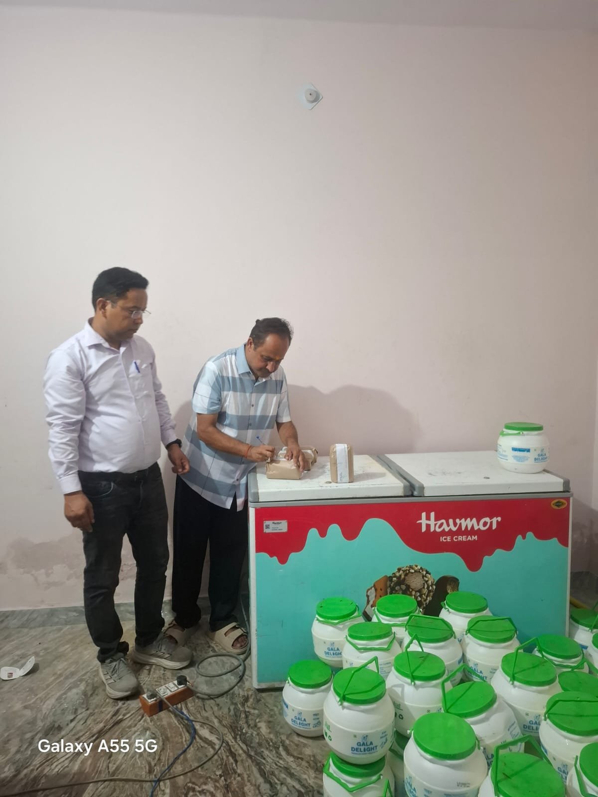 1787754335 199 खाद्य सुरक्षा विभाग द्वारा निरन्तर की जा रही है छापेमारी
