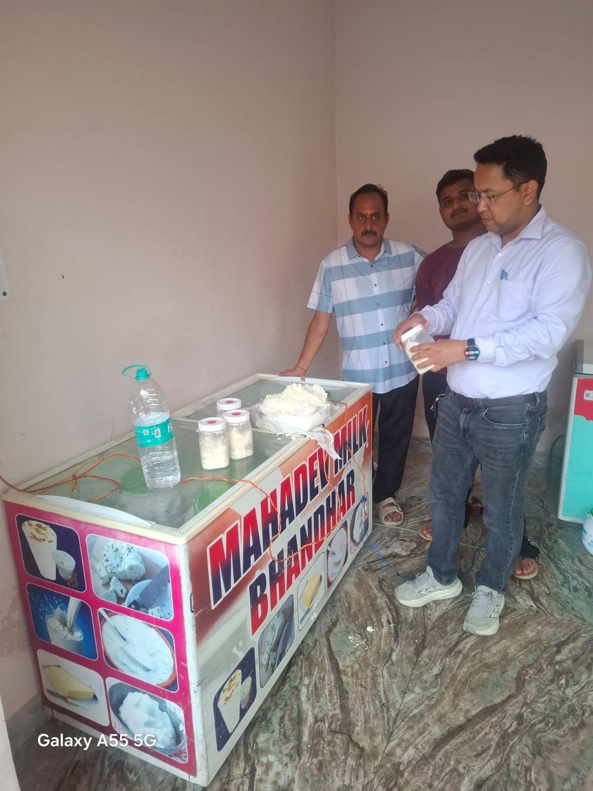 1787754335 630 खाद्य सुरक्षा विभाग द्वारा निरन्तर की जा रही है छापेमारी