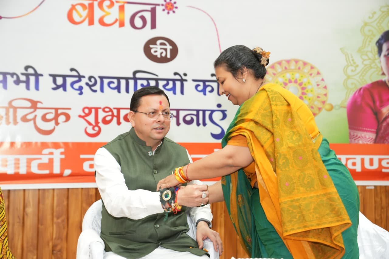1787756732 189 मुख्यमंत्री को प्रदेशभर से आई बहनों ने बांधा रक्षा सूत्र