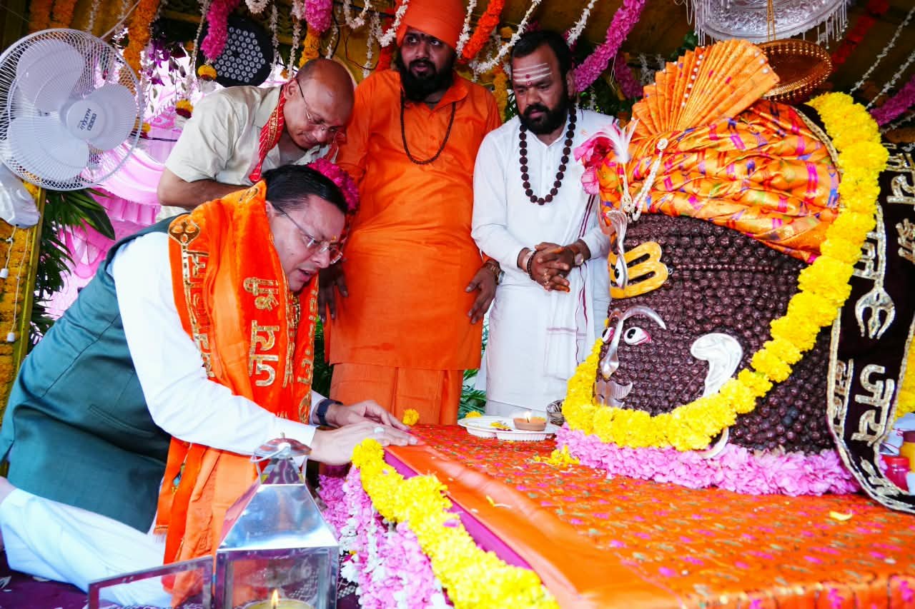 टपकेश्वर महादेव की भव्य शोभायात्रा में शामिल हुए मुख्यमंत्री श्री पुष्कर सिंह धामी 6 1787757382 256 टपकेश्वर महादेव की भव्य शोभायात्रा में शामिल हुए मुख्यमंत्री श्री