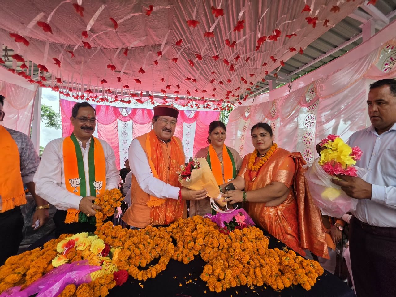 1787758884 487 मुख्यमंत्री श्री पुष्कर सिंह धामी ने मुख्यमंत्री आवास में फिल्म