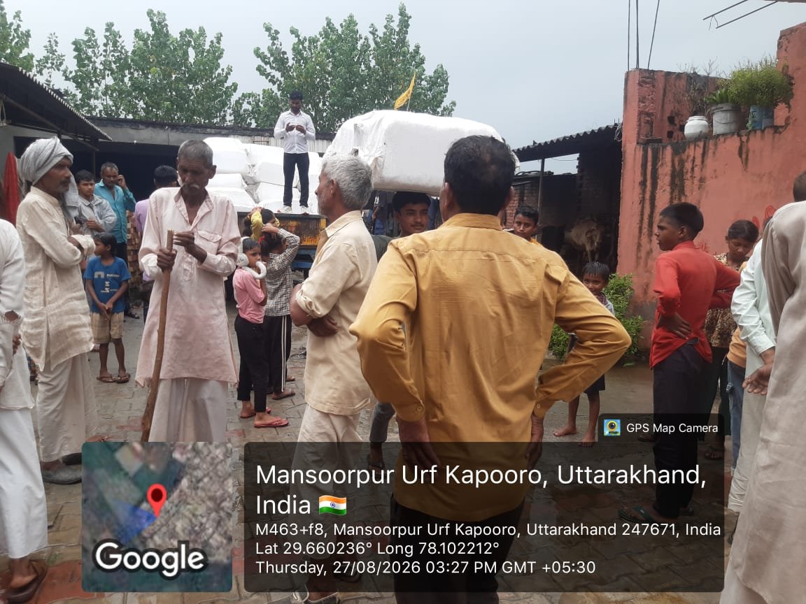 1787840174 925 गंगदासपुर में 100 पैकेट 200 भूसा भेलियों का निःशुल्क वितरण