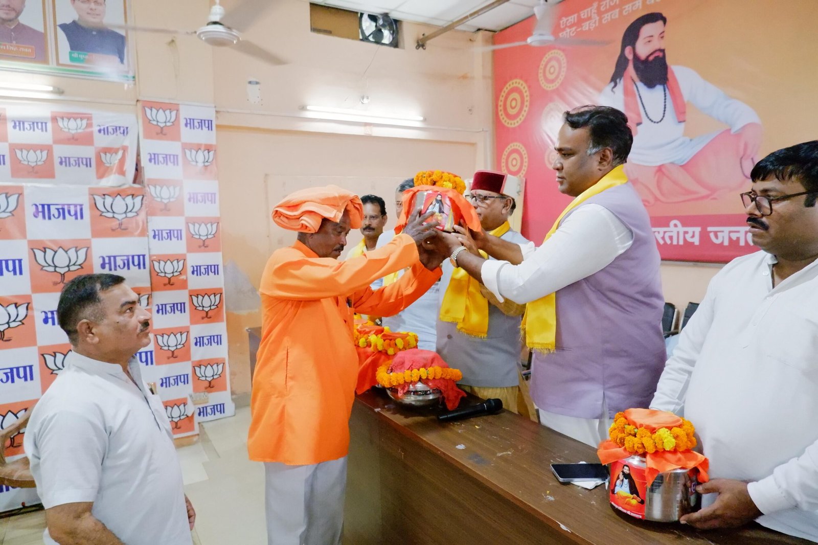 महानगर कार्यालय पर *संत श्री शिरोमणि गुरु रविदास महाराज जी की 650 जयंती कलश वंदन* कार्यक्रम आयोजित 4 1787842757 157 महानगर कार्यालय पर संत श्री शिरोमणि गुरु रविदास महाराज जी