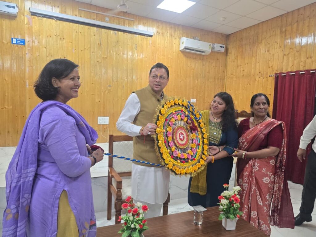 1787845244_526_मुख्यमंत्री-पुष्कर-सिंह-धामी-ने-सुनीं-जनसमस्याएं-अधिकारियों-को-त्वरित.jpeg