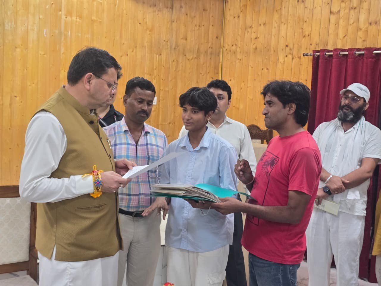 1787846444 939 मुख्यमंत्री पुष्कर सिंह धामी ने सुनीं जनसमस्याएं अधिकारियों को त्वरित