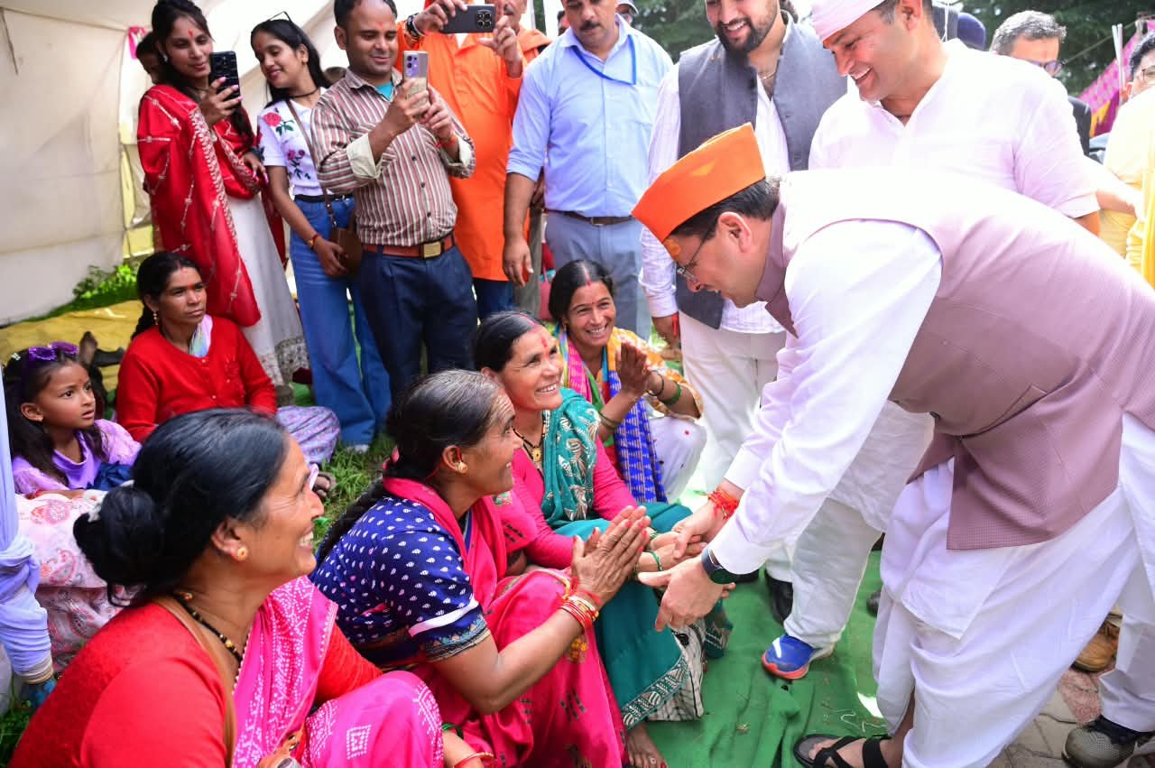 1787931127 414 देवीधुरा में फलों फूलों से बरसी बग्वाल ऐतिहासिक पाषाण युद्ध के