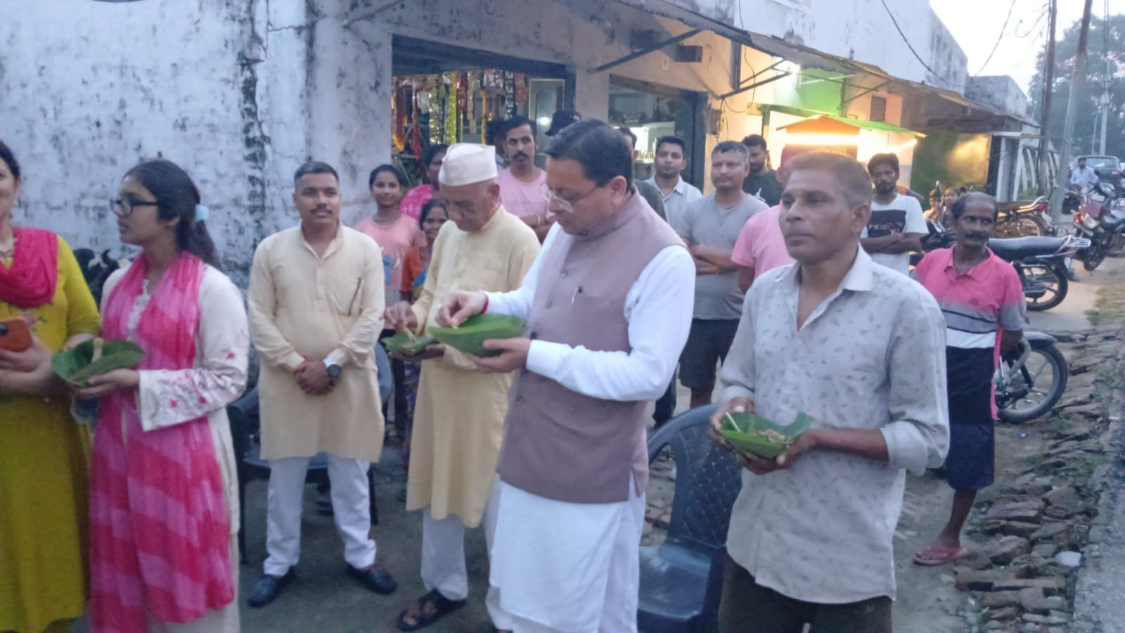 1787931703 541 मुख्यमंत्री धामी ने लोकल फॉर वोकल को दिया बढ़ावालोहियाहैड में