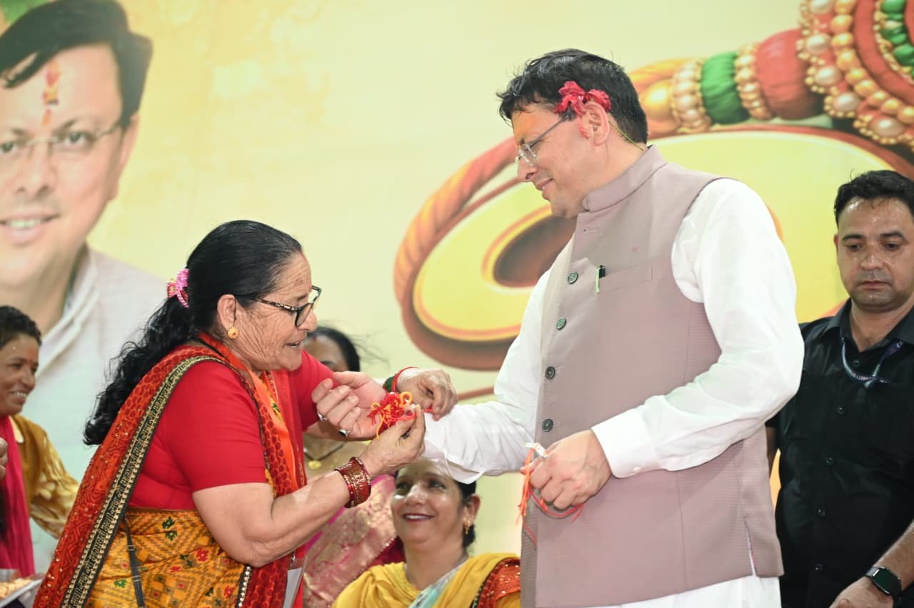 1787931807 765 रक्षाबंधन समारोह में मुख्यमंत्री धामी का भव्य स्वागतमहिलाओं के लिए