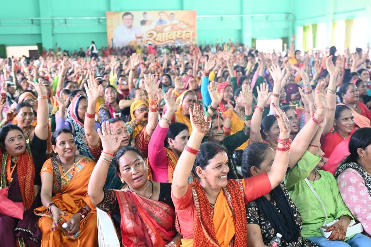 1787931808 464 रक्षाबंधन समारोह में मुख्यमंत्री धामी का भव्य स्वागतमहिलाओं के लिए
