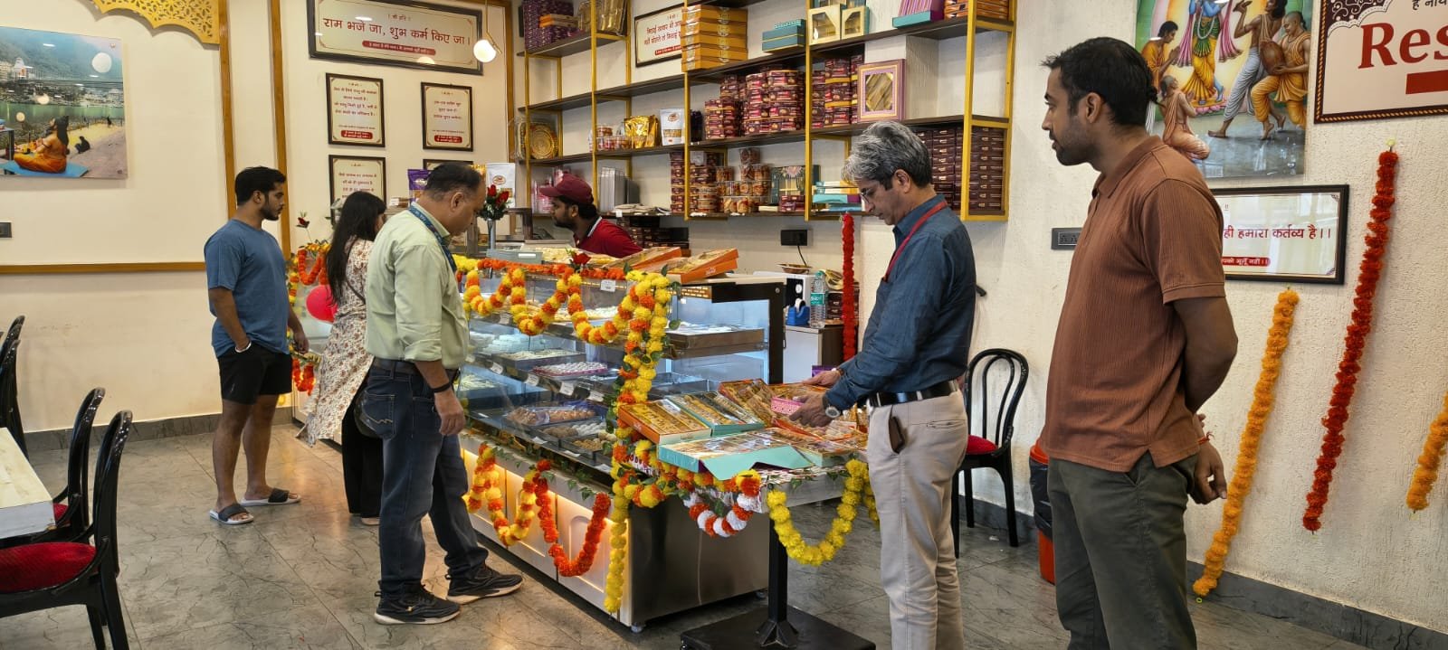 1787932047 931 ‎रक्षाबंधन पर्व के मद्देनजर खाद्य प्रतिष्ठानों पर छापेमारी 08 खाद्य