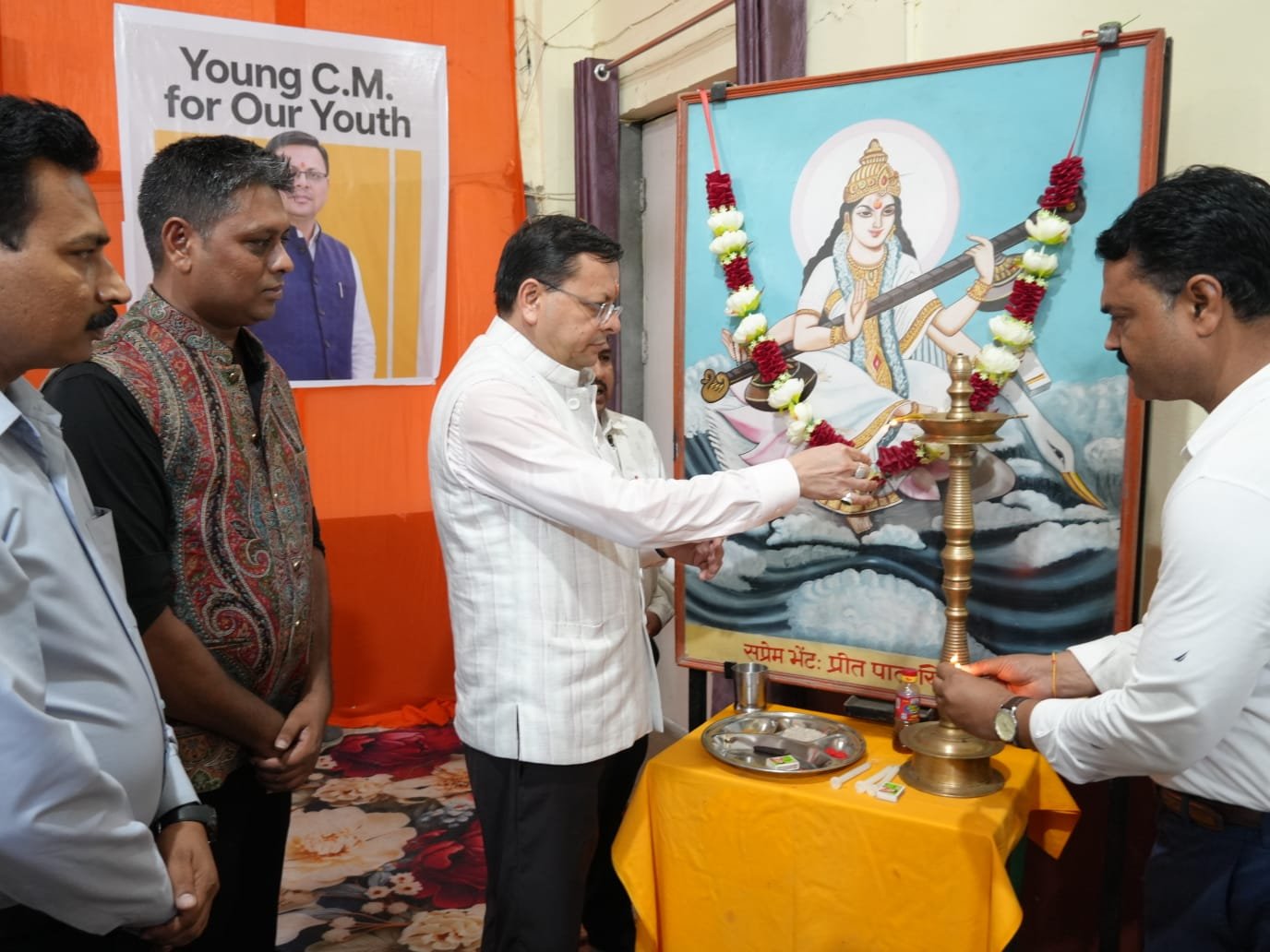 1788189951 832 युवाओं ने किया मुख्यमंत्री के साथ किया समकालीन विषयों पर