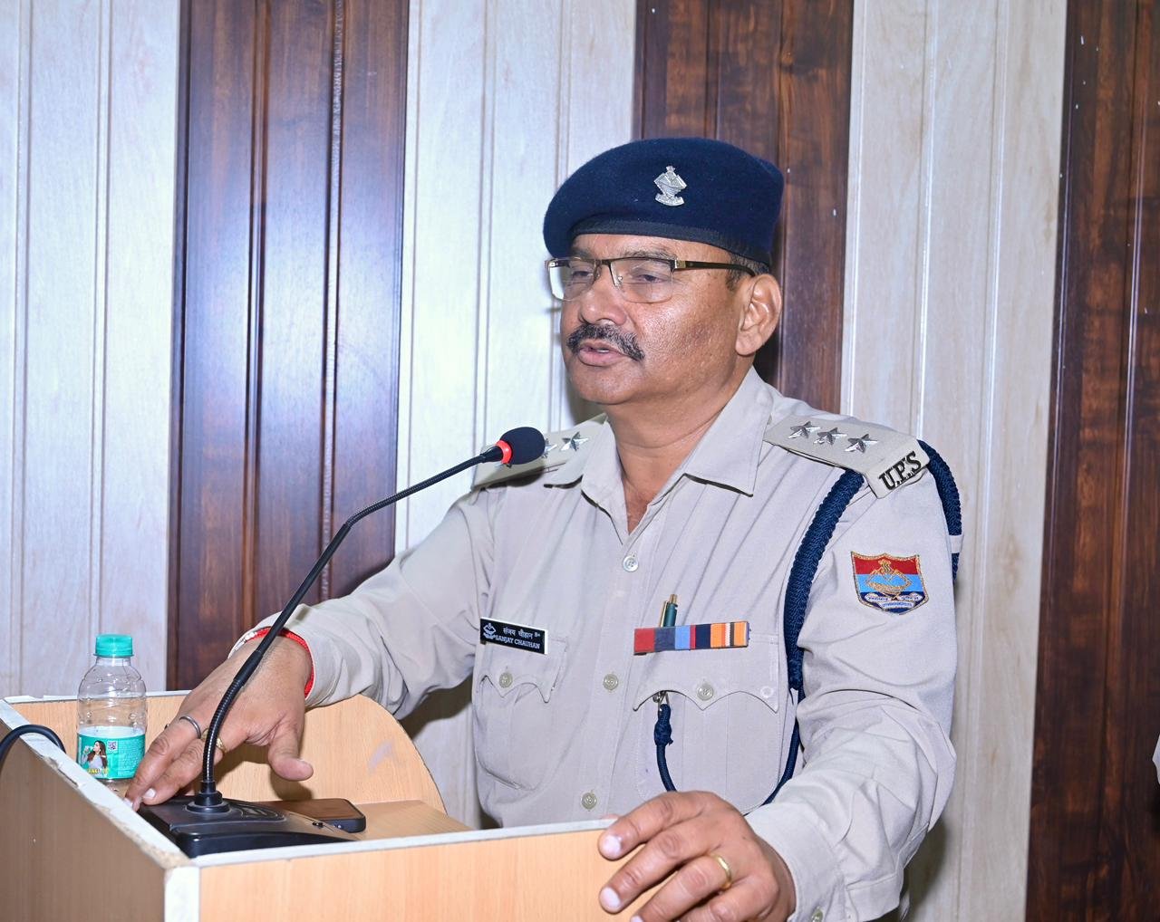 1788192553 344 मिश्रित भाव चैहरे पर खुशी की रौनक भी और आंखों