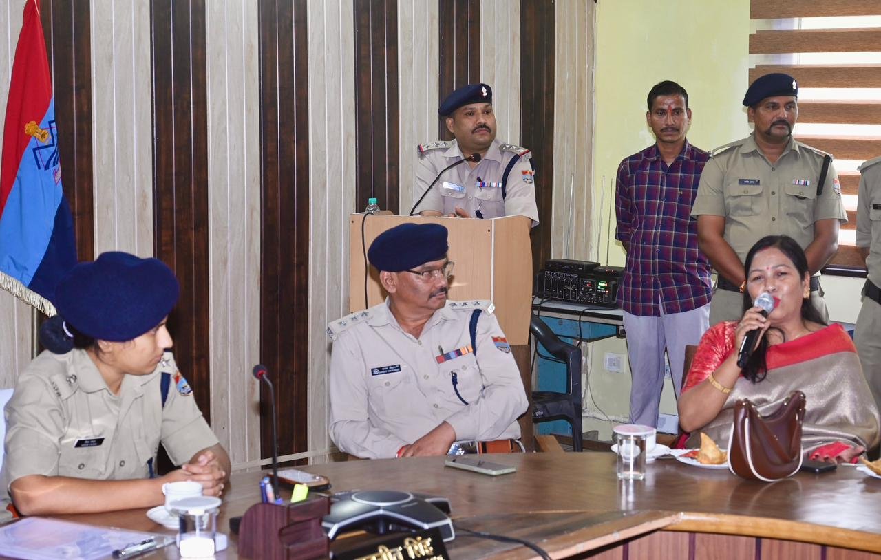 1788192553 674 मिश्रित भाव चैहरे पर खुशी की रौनक भी और आंखों