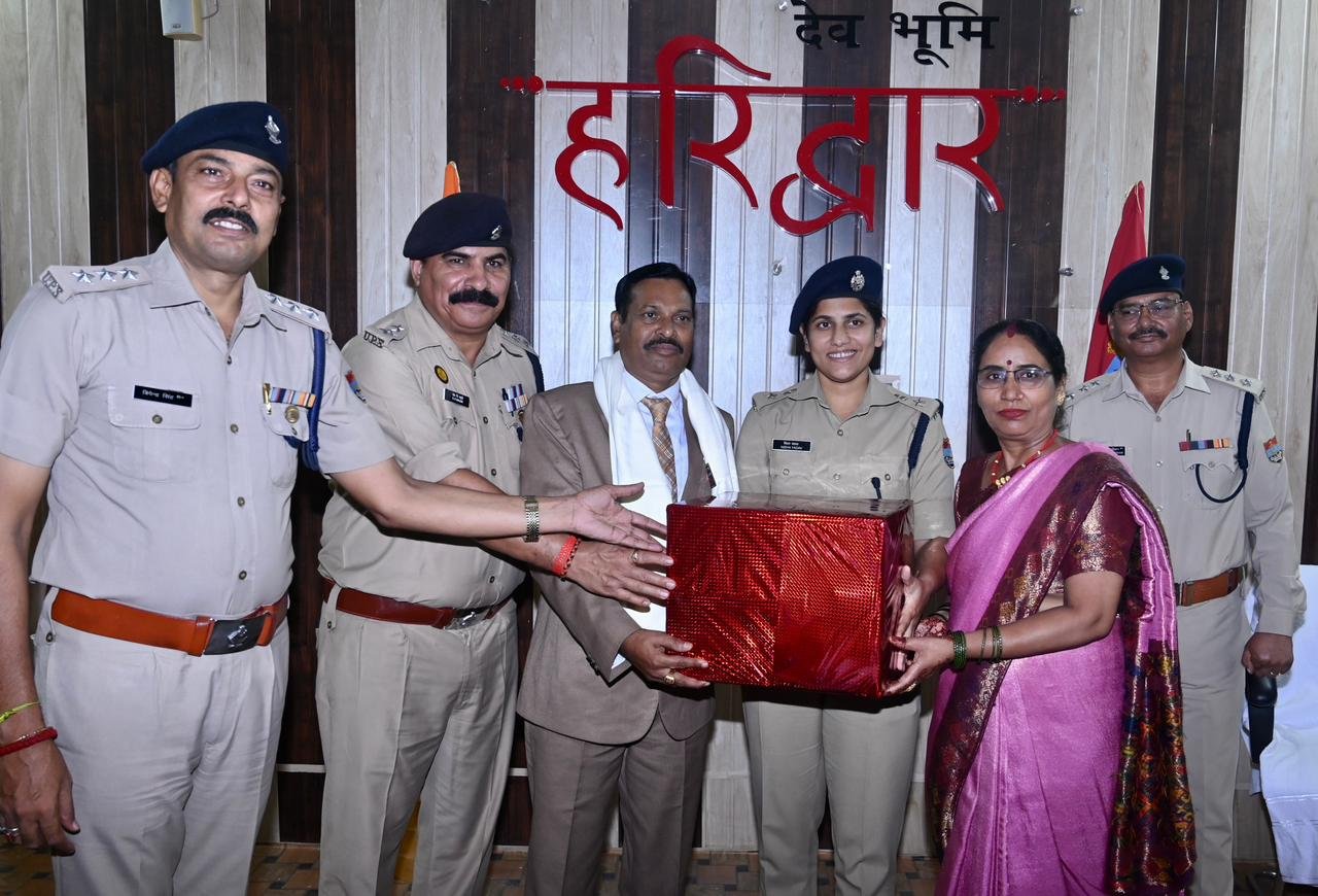 1788192553 75 मिश्रित भाव चैहरे पर खुशी की रौनक भी और आंखों