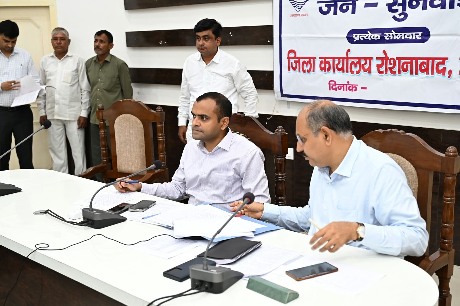 अपने अपने क्षेत्रों में सफाई अभियान चलाते हुएइसकी निरंतर