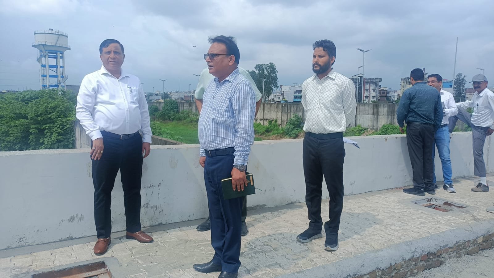 बाजार के विकास कार्यों का विधायक विनोद चमोली और