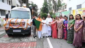 उद्यमशाला-योजना-के-अंतर्गत-उद्यम-आईईसीप्रचार-वाहन-को-फ्लैग.jpg